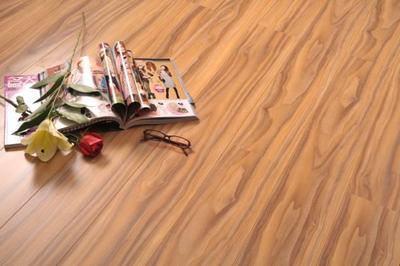 大亚基材宏耐品牌地板强化复合地板8090深色檀木W607(微雕)木地板产品价格_图片_报价_中国好家居网